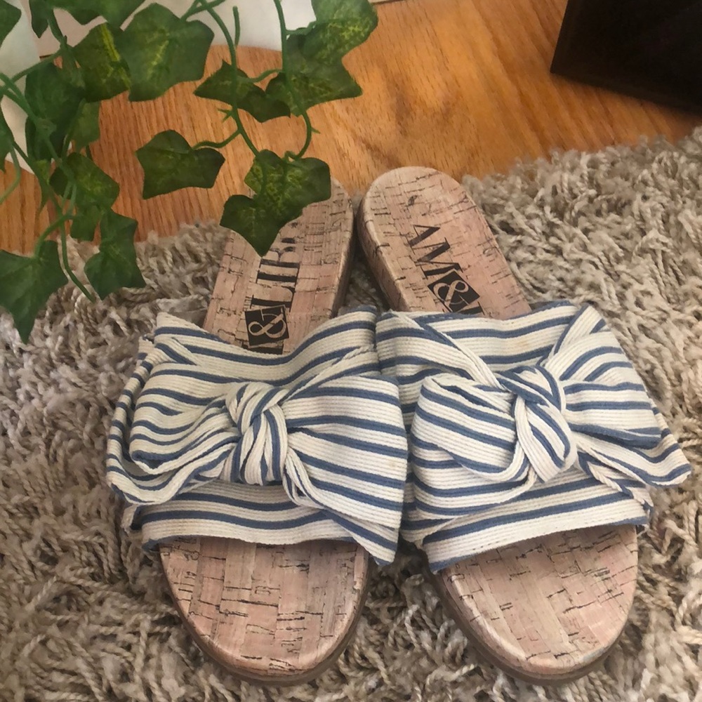 Now detail sandals